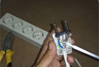 cara memasang colokan listrik 3 kabel
