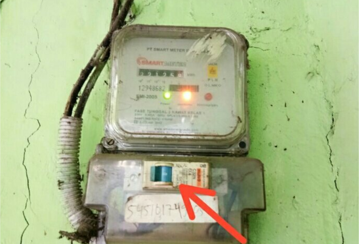 lampu kuning pada meteran listrik pasca bayar